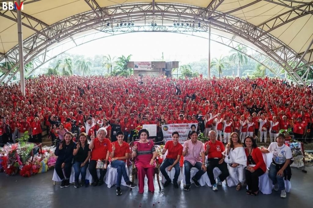 With Friends of Imelda Romualdez Marcos and Sandro Marcos at Rizal Park Open Amphitheater | Image: Facebook