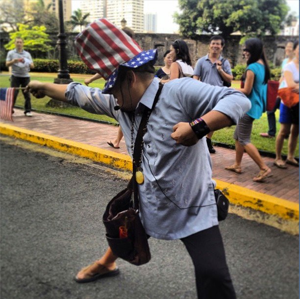 Carlos Celdran Walking Tour in Intramuros